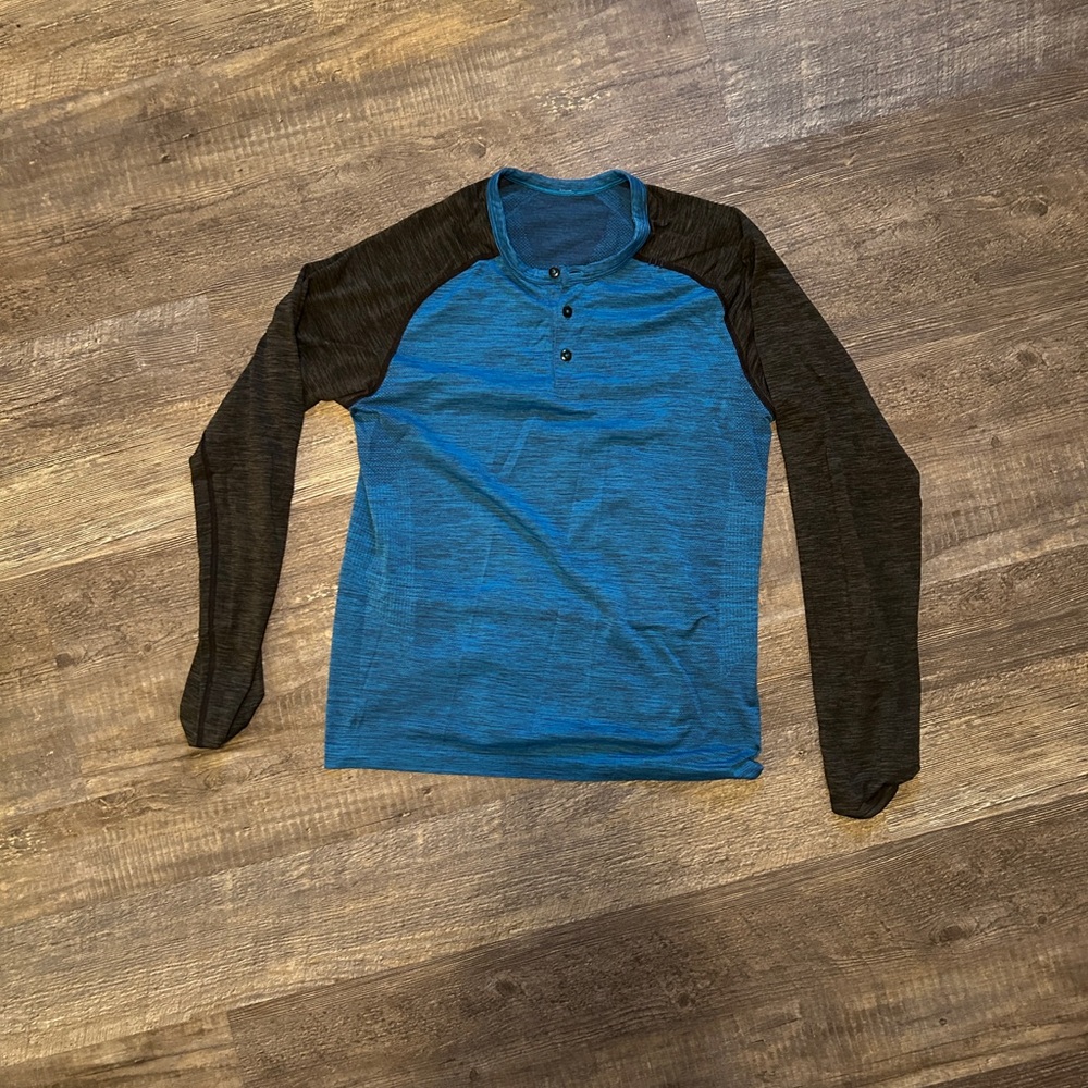 Lululemon men’s quarter sleeve shirt. Medium.